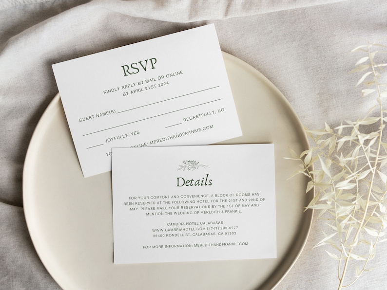 Conjunto de invitaciones de boda con fotos y diseño floral en verde salvia, conjunto de invitaciones imprimibles botánicas minimalistas de lujo, plantilla editable de Canva • MEREDITH imagen 5