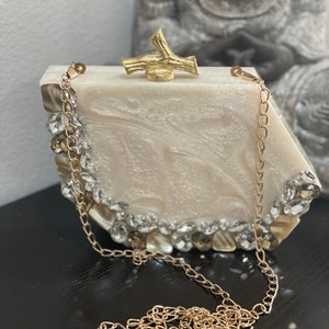 Clutch de resina para fiesta, para novias y bodas indias, para noche y graduación, para damas de honor con detalles en piedras, el regalo perfecto.