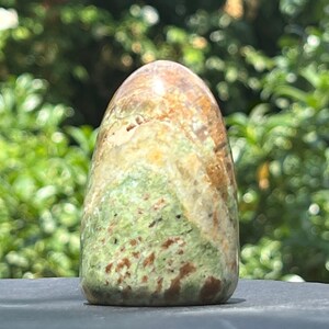 Chrysoprase Freeform 6.5 cm Model 1 | Green Crystal from Madagascar | Heart Chakra Healing Stone | Collector Mineral & Gift Specimen