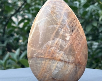 Grote perzikkleurige maansteen, onregelmatige vorm, 12×8×4 cm, model 1 | Rustgevend kristal voor emotioneel evenwicht | Steen voor vrouwelijke energie en woondecoratie