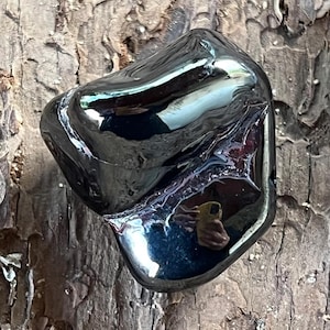 Hämatit Stein (aus Marroco), Kristall Modell 5, Wurzelchakra, erdendes Mineral