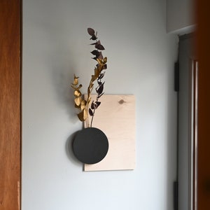 Schwarze Holzwand Kunst Mitte des Jahrhunderts modernes Dekor geometrische hölzerne hängende Blumen-Taschen-Wand-Berg-Vase Japandi-Dekorateur-minimale Architekt Geschenk