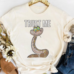 Camiseta con póster de serpiente Kaa Trust Me de El libro de la selva de Disney, camiseta de vacaciones familiares de Disneyland, regalos de cumpleaños a juego de Disney, Animal Kingdom