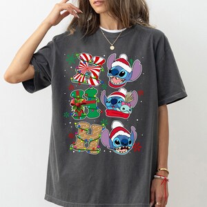 Disney kerst lilo en stitch ho ho ho kerstverlichting shirt, Disney kerstman stitch shirt, Disneyland kerst familie vakantie reis 2026 afbeelding 3