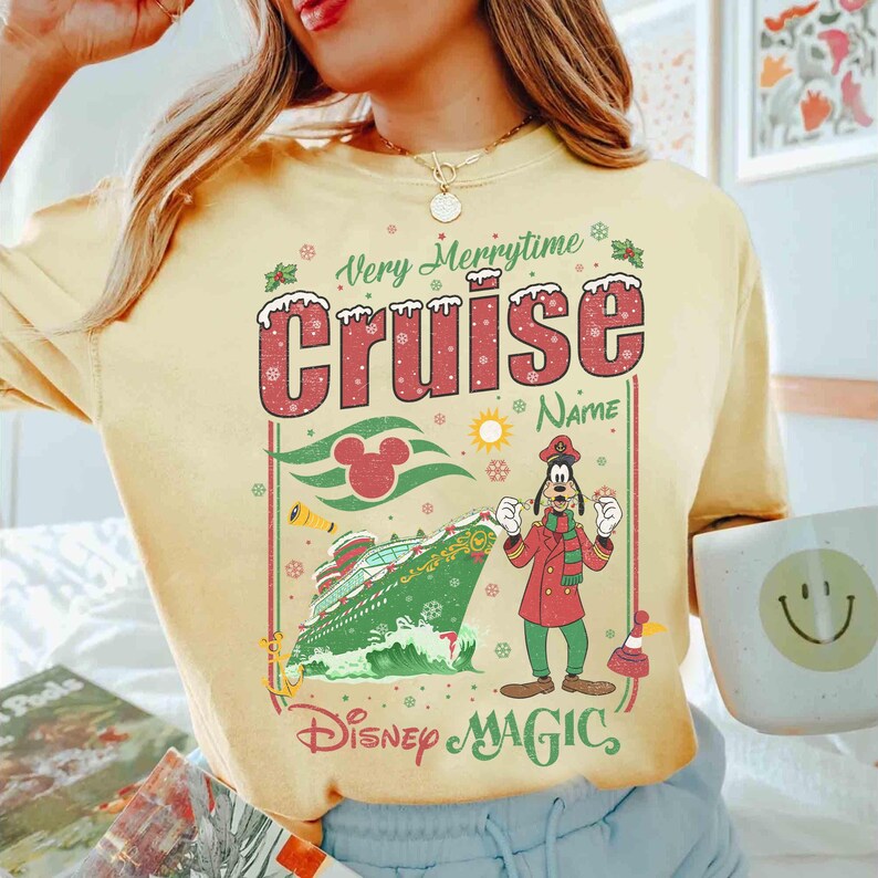 Gepersonaliseerd Disney Very Merrytime Cruise-T-shirt met alle personages, Cruise Line-kerst-T-shirt, Mickey & Friends, Stitch Chip Dale Inside Out afbeelding 4