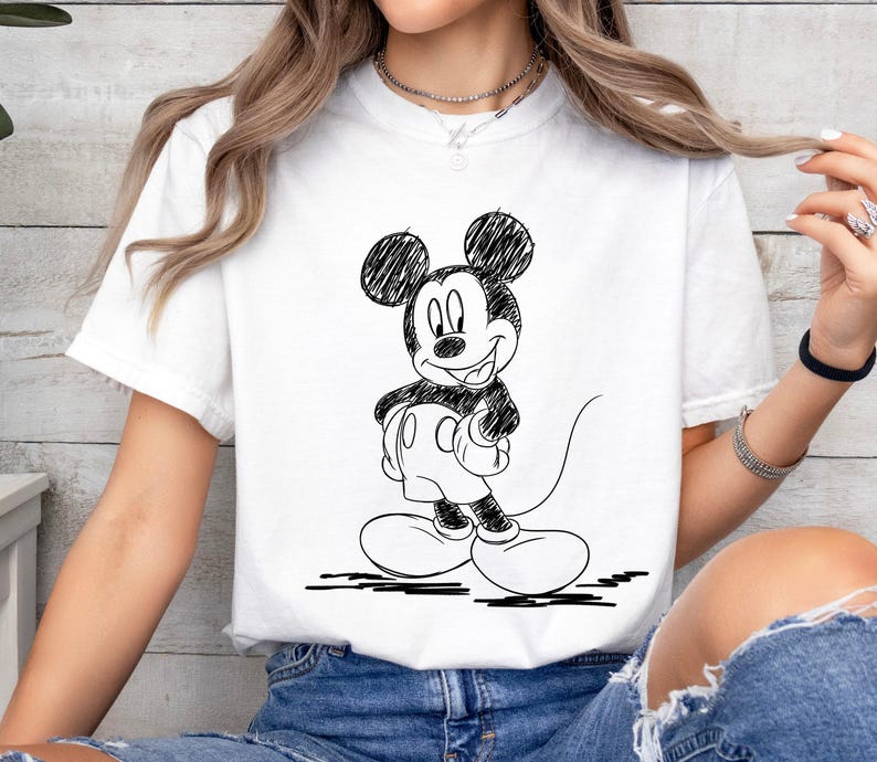 Camiseta con retrato de Mickey y sus amigos de Disney, camiseta clásica de Mickey, Minnie, Donald, Daisy, Goofy y Pluto, camiseta de vacaciones familiares en Disneyland imagen 3