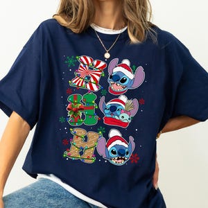 Disney kerst lilo en stitch ho ho ho kerstverlichting shirt, Disney kerstman stitch shirt, Disneyland kerst familie vakantie reis 2026 afbeelding 2