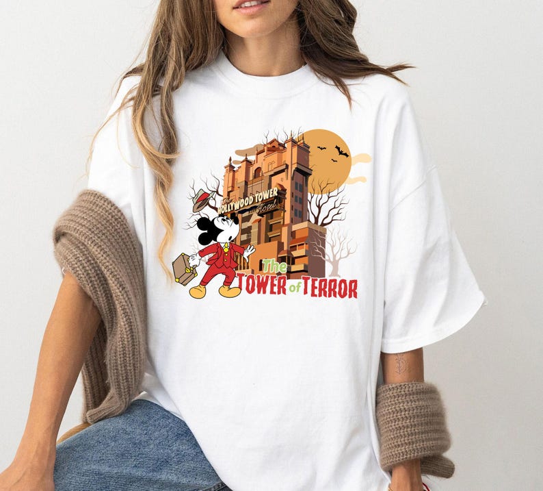 Camiseta de Halloween de la Torre del Terror de Mickey Mouse de Disney, camiseta de Halloween de Mickey y sus amigos, camisetas a juego de Mickey's Not So Scary Disneyland imagen 3