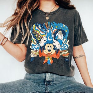 Vintage magische Mickey-shirt, Fantasia Sorcerer Mickey Mouse-shirt, Mickey en vrienden, shirt Disneyland familievakantie, verjaardagscadeaus afbeelding 1
