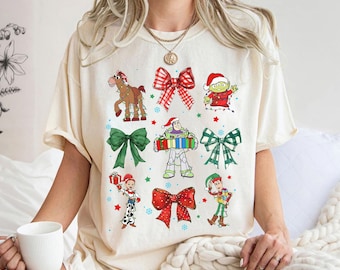 Camiseta navideña con lazos de Toy Story de Disney, camiseta "Tienes un amigo en mí" de Toy Story, camiseta navideña de Woody, Jessie, Slinky, Alien y Buzz de Disney