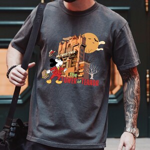 Camiseta de Halloween de la Torre del Terror de Mickey Mouse de Disney, camiseta de Halloween de Mickey y sus amigos, camisetas a juego de Mickey's Not So Scary Disneyland imagen 2