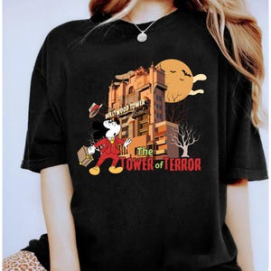 Camiseta de Halloween de la Torre del Terror de Mickey Mouse de Disney, camiseta de Halloween de Mickey y sus amigos, camisetas a juego de Mickey's Not So Scary Disneyland imagen 1