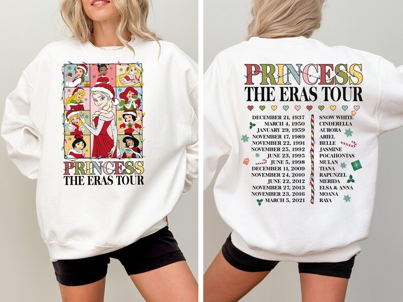 2-seitiges Disney Prinzessinnen The Eras Tour Weihnachtslichter-T-Shirt, Disney Princess Squad Alice Aurora Shirt, Mickey's Very Merry Xmas Party Tee Bild 2