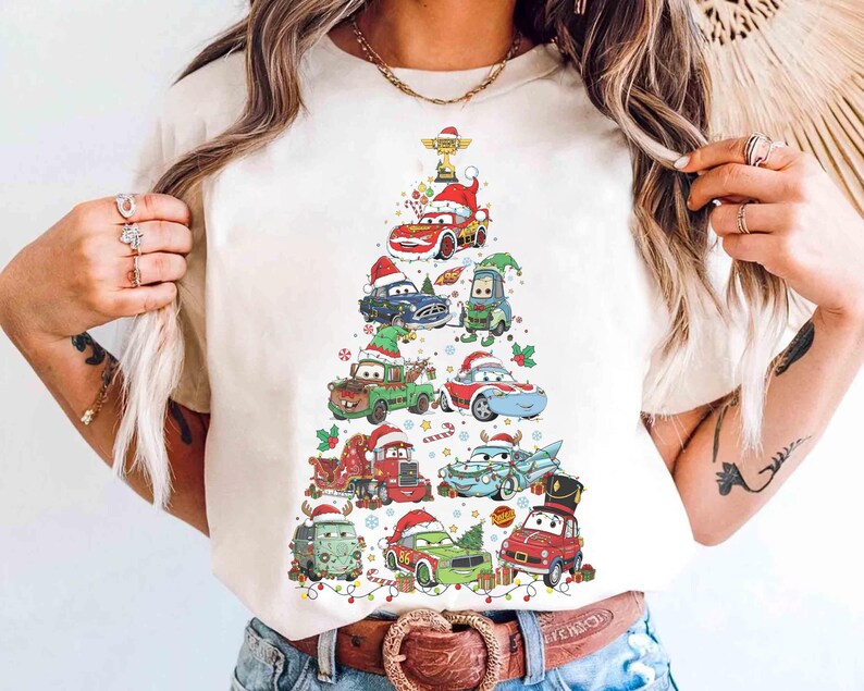 Disney Cars Weihnachtsbaum beleuchtet Shirt, Lightning McQueen Mater Doc Hudson Sally Sehr frohe Weihnachtsbeleuchtung, Disneyland-Weihnachtsreise-T-Stück Bild 3