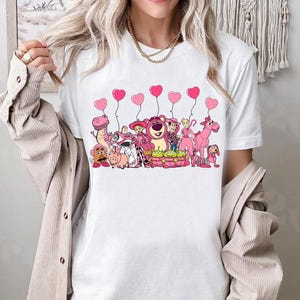 Globo de San Valentín con personajes de Toy Story de Disney, camiseta de San Valentín, camiseta de San Valentín para parejas de Disney, camiseta familiar a juego para viaje a Disneyland imagen 3