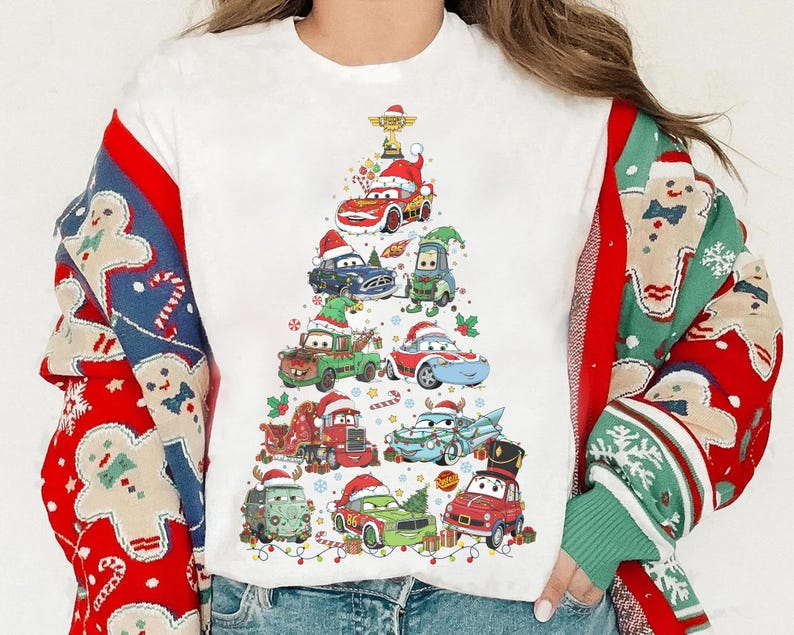 Disney Cars Weihnachtsbaum beleuchtet Shirt, Lightning McQueen Mater Doc Hudson Sally Sehr frohe Weihnachtsbeleuchtung, Disneyland-Weihnachtsreise-T-Stück Bild 1