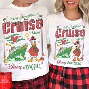 Gepersonaliseerd Disney Very Merrytime Cruise-T-shirt met alle personages, Cruise Line-kerst-T-shirt, Mickey & Friends, Stitch Chip Dale Inside Out afbeelding 2