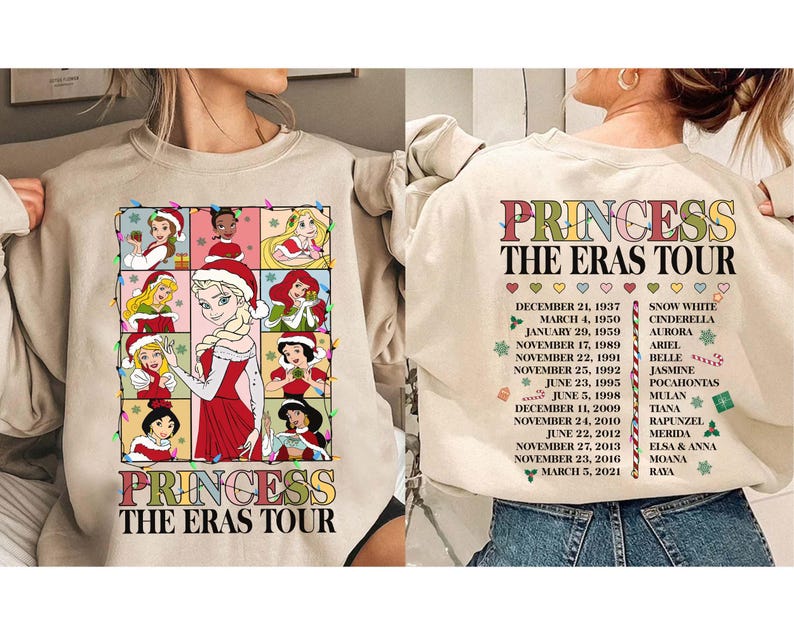 2-seitiges Disney Prinzessinnen The Eras Tour Weihnachtslichter-T-Shirt, Disney Princess Squad Alice Aurora Shirt, Mickey's Very Merry Xmas Party Tee Bild 1