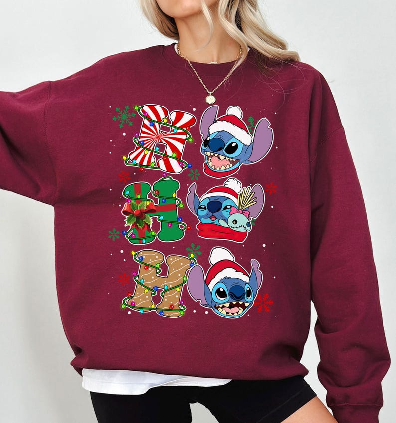 Disney kerst lilo en stitch ho ho ho kerstverlichting shirt, Disney kerstman stitch shirt, Disneyland kerst familie vakantie reis 2026 afbeelding 4