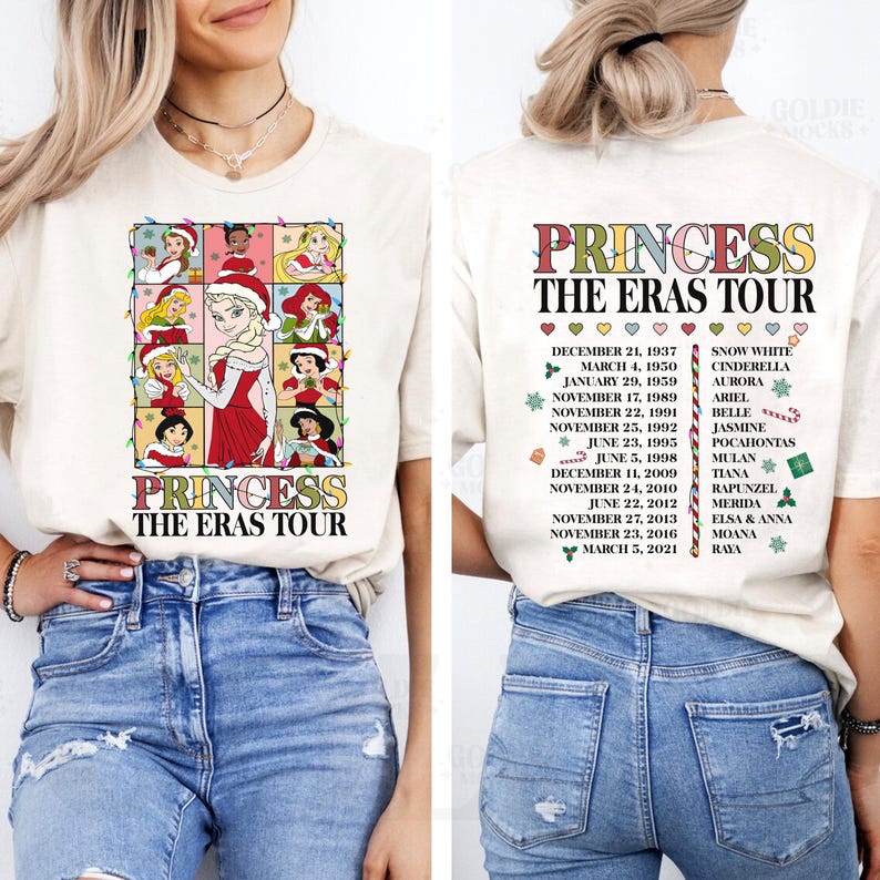 2-seitiges Disney Prinzessinnen The Eras Tour Weihnachtslichter-T-Shirt, Disney Princess Squad Alice Aurora Shirt, Mickey's Very Merry Xmas Party Tee Bild 4