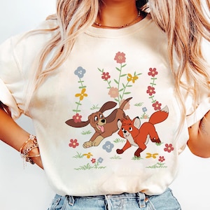 Disney The Fox And Hound Tod and Copper Flower T-shirt, Magic Kingdom, Disneyland Family Vacation Shirt, Prezenty urodzinowe, Animal Kingdom Tee