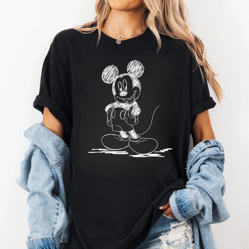 Camiseta con retrato de Mickey y sus amigos de Disney, camiseta clásica de Mickey, Minnie, Donald, Daisy, Goofy y Pluto, camiseta de vacaciones familiares en Disneyland imagen 2