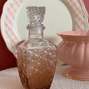 Vintage Cognac Blend Textured Lidded Glass Whiskey Carafe, Glass Decanter with Lid, Liquor Bottle, Tinted Tableware, Color Fade Effect, Gift