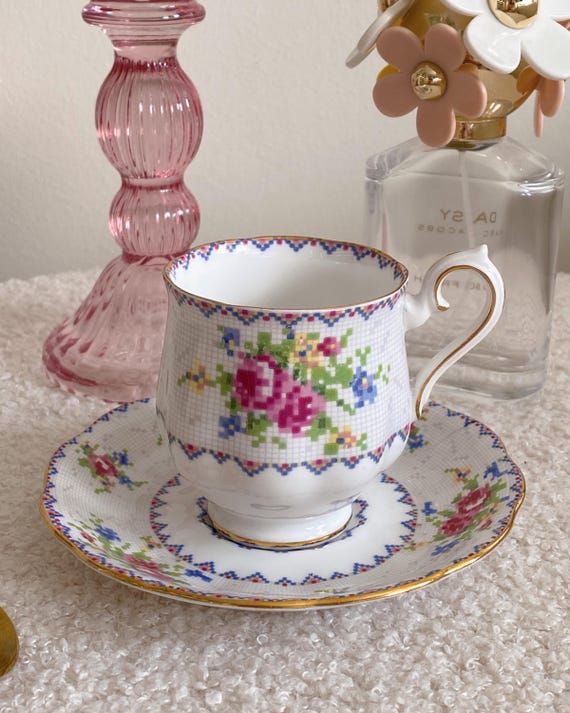 Porcelain Royal Albert Petit Point China 778676 Vintage Royal