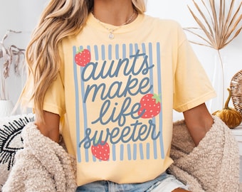 Auntie Shirt, Funny Aunt Strawberries Comfort Colors T-shirt, Gift for Aunt, Aunt Gift, Pregnancy Announcement for Sister, Future Aunt Tee