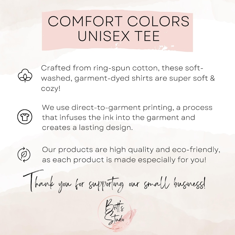 Puede incluir: Un gr&aacute;fico con texto que dice "COMFORT COLORS UNISEX TEE". El gr&aacute;fico tambi&eacute;n incluye tres iconos: una nube de algod&oacute;n, una camiseta y un s&iacute;mbolo de reciclaje. El texto debajo de los iconos describe las caracter&iacute;sticas y los materiales del producto. El gr&aacute;fico tambi&eacute;n incluye el texto "&iexcl;Gracias por apoyar nuestro peque&ntilde;o negocio!" y el logotipo "Britt & Studio".