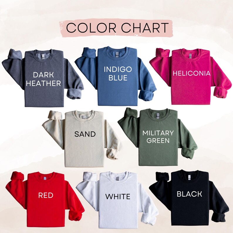Puede incluir: Una carta de colores que muestra varias sudaderas de cuello redondo en diferentes colores. Los colores incluyen gris oscuro jaspeado, azul &iacute;ndigo, heliconia, arena, verde militar, rojo, blanco y negro. El texto "COLOR CHART" est&aacute; en la parte superior.