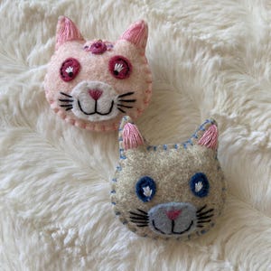 Cat fancy brooch