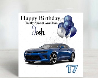 Puede incluir: Una tarjeta de cumpleaños con un coche azul y globos. La tarjeta dice "Feliz cumpleaños a mi nieto especial Josh 17".