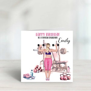 Puede incluir: Una tarjeta de cumplea&ntilde;os con una ilustraci&oacute;n de acuarela de una mujer levantando pesas en el gimnasio. La tarjeta dice "Feliz cumplea&ntilde;os a una hija especial Emily".