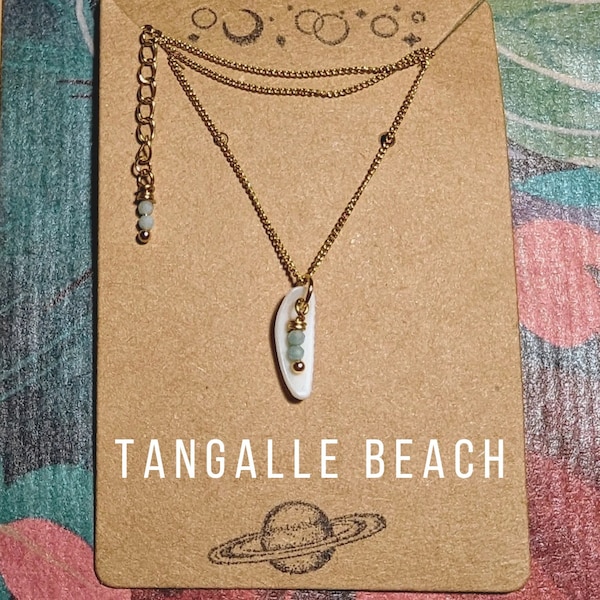 Delicate shell necklace with gemstones: "Tangalle Beach" / Kauri | Customizable