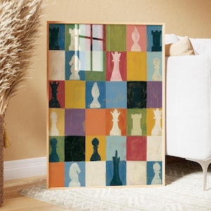 Puede incluir: Una impresión de arte mural rectangular enmarcada que presenta una cuadrícula de cuadrados coloridos, cada uno con la silueta de una pieza de ajedrez. La composición incluye varias figuras como reyes, reinas, alfiles, caballos y torres en una paleta de azul, amarillo, rojo, naranja y negro.
