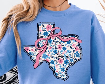 Estado de Texas Coquette PNG, diseño de camiseta floral azul rosa de Texas, Texas de moda con lazo rosa, sublimación preppy, Texas popular png