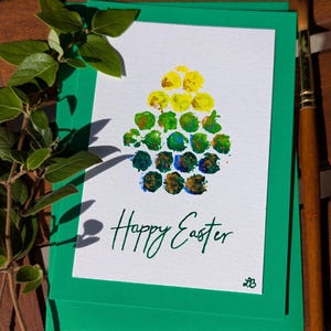 Tarjeta de Felices Pascuas, elegante tarjeta de Pascua hecha a mano con diseño abstracto de huevo - Verde y dorado