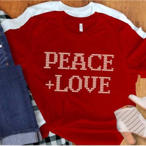 Camisa retro de la paz, camiseta de la paz y el amor, camisa de paz + amor de punto falso, camisa hippie, camisa de letras cosidas falsas de la paz y el amor para las mujeres
