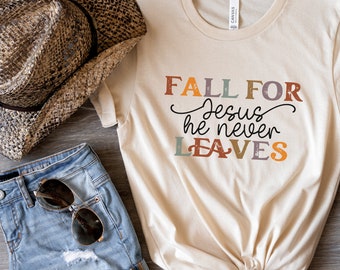 Christian Fall Tee, hübscher Herbst für Jesus, den er nie verlässt Shirt, Jesus Shirt, Geschenk für Jesus Lover, Christian Merch, plus Größenoptionen