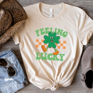 Retro Clover Shirts, Feeling Lucky T-Shirt, Shamrock Shirt, 4-leaf Clover Graphic Tee, Green St. Patrick's Day Shirt, Luck of the Irish