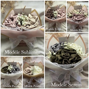 Può includere: Una collezione di bouquet di fiori in tessuto presentati come regalo, caratterizzati da varie combinazioni di colori di rose in tessuto piegate e arricchite da nebbiolina bianca, avvolte in carta decorativa con nastri bianchi ed etichette Modèle.
