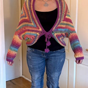 Crochet Shrug Pattern | Slouchy Boho Style Granny Square Bolero with Sleeves and Flower Tie