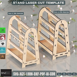 Puede incluir: Dos plantillas de soporte de corte láser de madera. Los soportes tienen un diseño arqueado con múltiples estantes y una base. El texto de la imagen dice "STAND LASER CUT TEMPLATE" y "SVG-XCS-LBRN-DXF-PDF-AI-CDR". Los soportes están hechos de materiales de 3 mm y 6 mm.