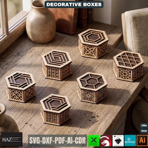 Puede incluir: Seis cajas decorativas hexagonales de madera con intrincados diseños cortados con láser. Las cajas tienen tapas marrones oscuras y lados marrones claros, con varios patrones geométricos. El texto "DECORATIVE BOXES" está en la parte superior. La imagen también incluye logotipos de software e información de tipo de archivo.