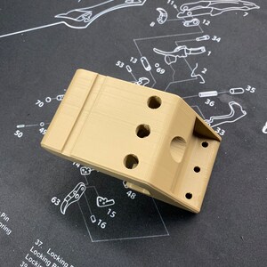 AR Wall Mount (Locking)