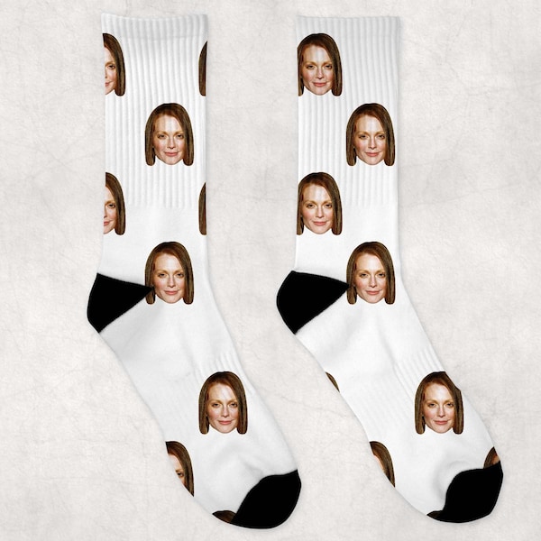 Julianne Moore Chaussettes | Idée cadeau de chaussettes de célébrités | Chaussettes pour les fans de cinéma Boogie Nights | Idée cadeau drôle de chaussettes | Idée Cadeau Chaussettes Personnalisées