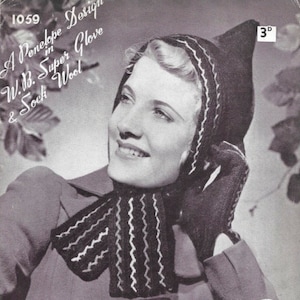 以下が含まれることがあります： 帽子、手袋、スカーフのヴィンテージ編み物パターン。パターン名は「A Penelope Design in W.B. Super Glove & Sock Wool」で、番号は1059。パターンはBriggs & Little製で、Knitting Wool Association (BKWA)のメンバーです。