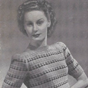 Peut inclure: Un modèle de tricot vintage pour un pull Fair Isle. Le modèle nécessite 5 onces de fil de couleur principale et 1 once de chaque couleur contrastée. Le modèle est tiré de la brochure Weldons n° 528.