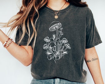 Mushroom Celestial Tshirt | Mistyczna, duchowa, niebiańska, koszula Luna | Prezent dla hipisa, natury, miłośnika nocy | PNW | Odzież Cottagecore